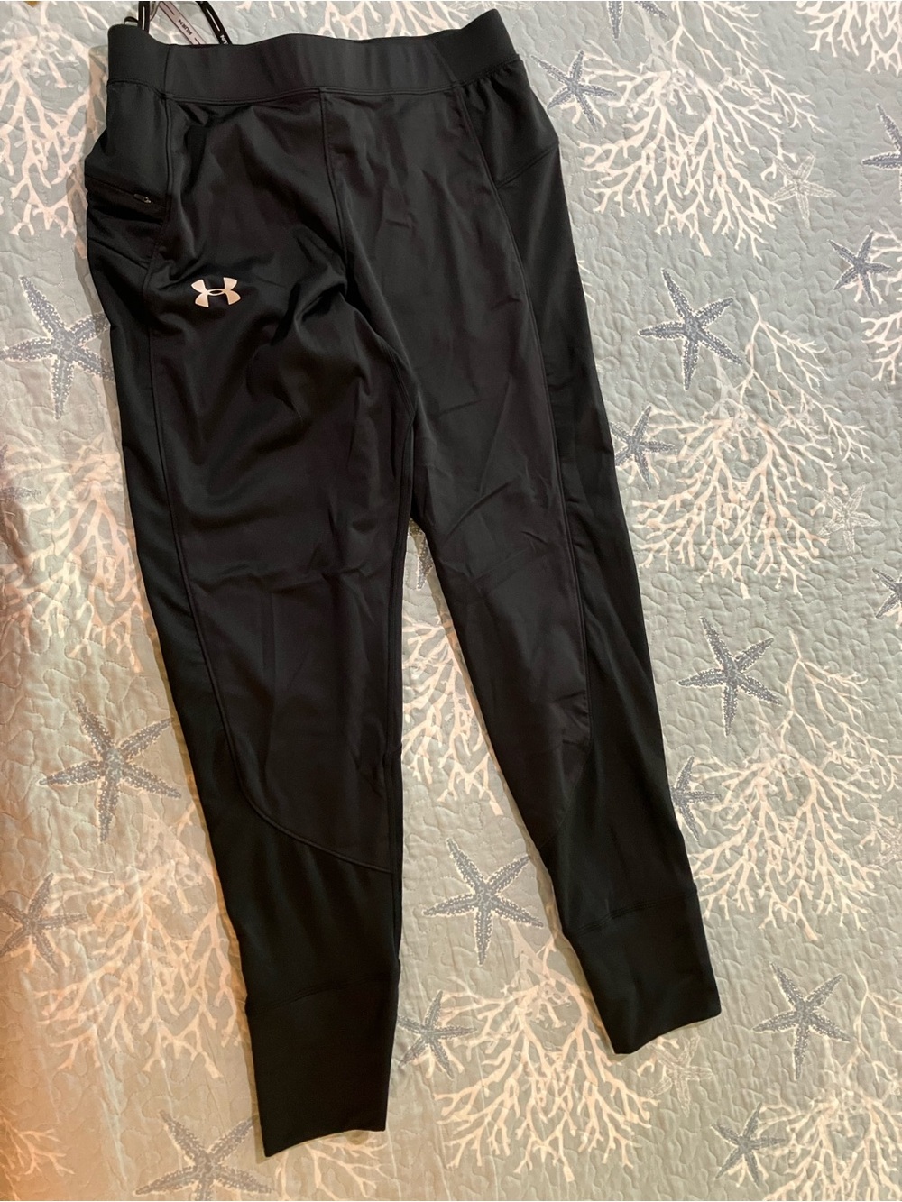 Under Armour man size large Fitted Coldgear pants